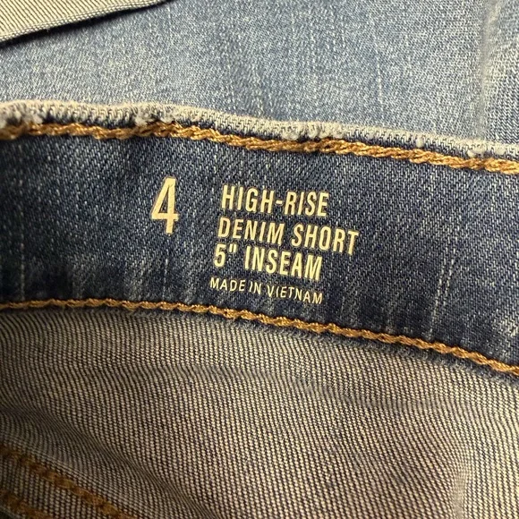 A.n.a High-Rise Denim Shorts - Picture 4 of 5